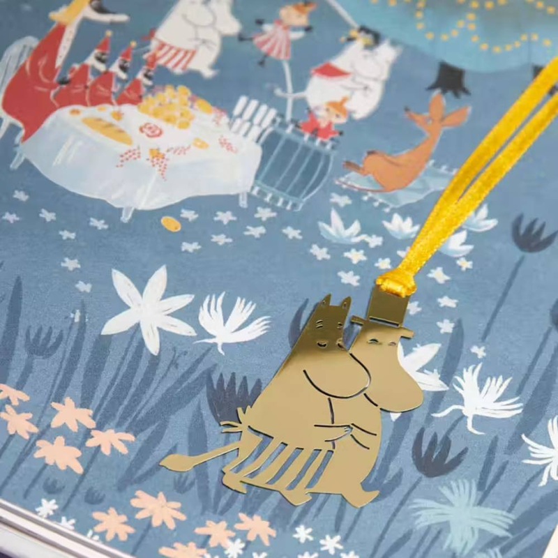 Moominmamma & Moominpappa Dancing Bookmark Gold