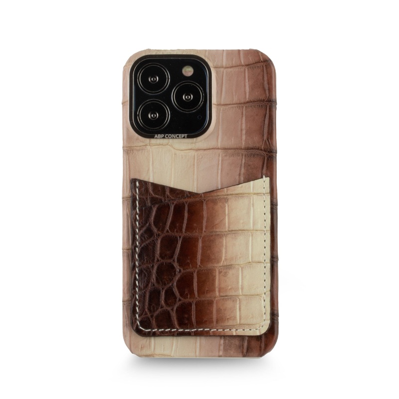 Vente exclusive – Coque cuir double card Himalaya pour iPhone 13 Pro – Crocodile Himalaya chocolat