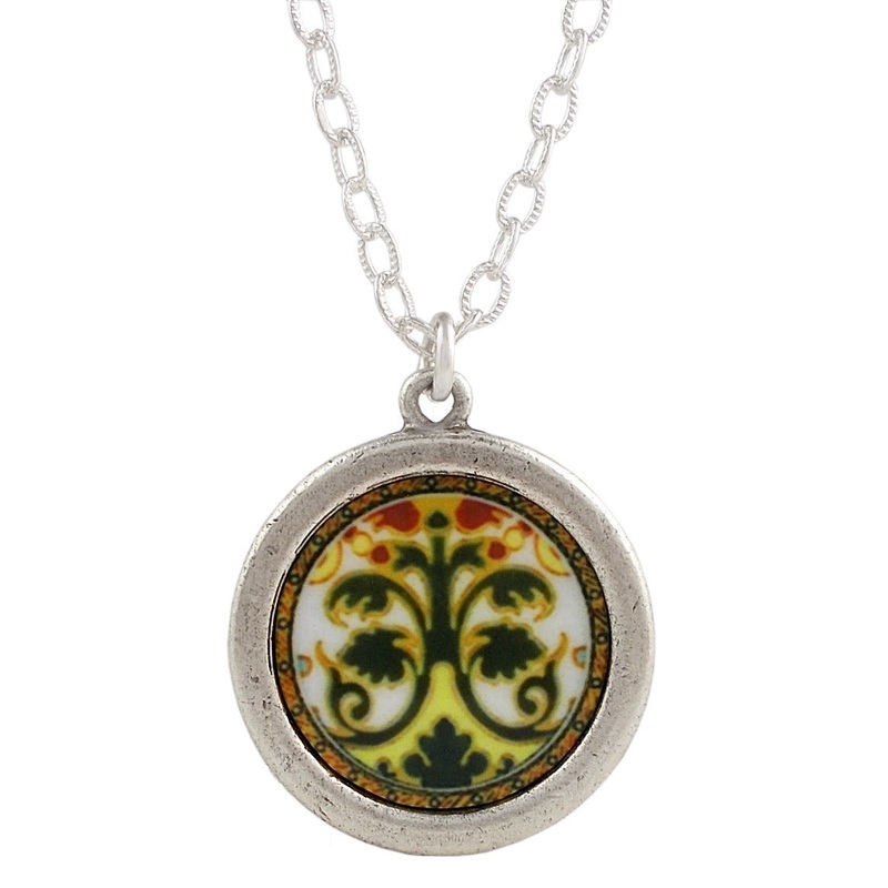 Retreat Necklace – White Pendant