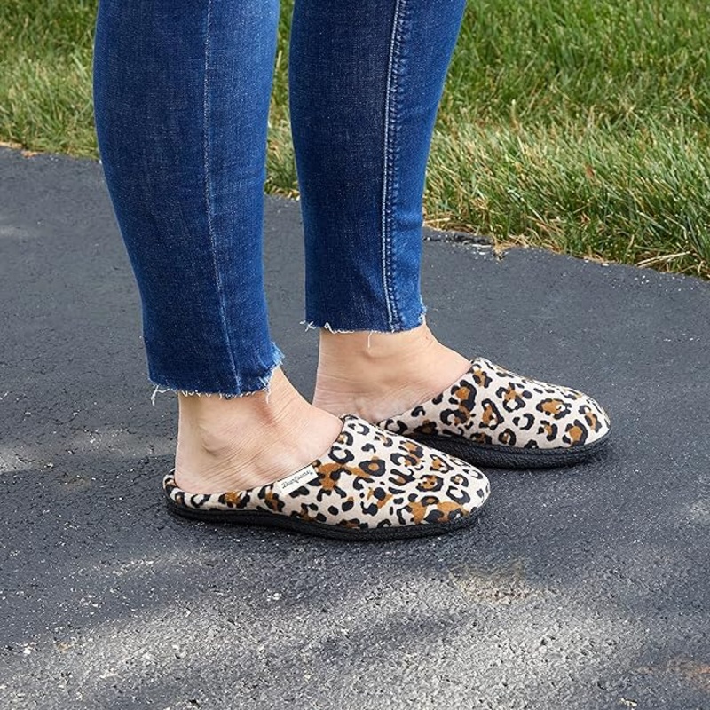 Dearfoams Women’s Velour Clog Slipper |Dearfoams In Lebanon
