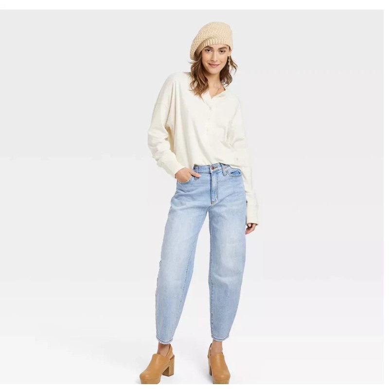 Universal Thread Women’s Light Blue Super-High Rise Tapered Balloon Jeans |Universal Thread In Lebanon