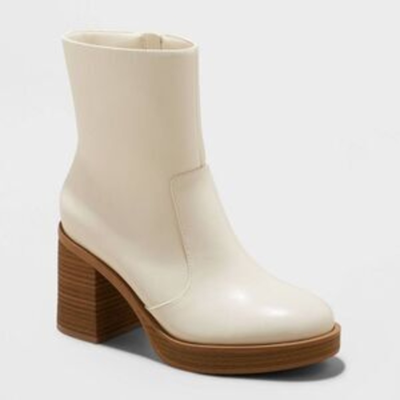 Universal Thread Women’s Off-White Jenna Platform Boots | Universal Thread In Lebanon