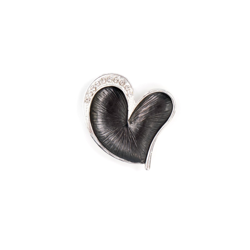 Midnight Heart Brooch|BLACK