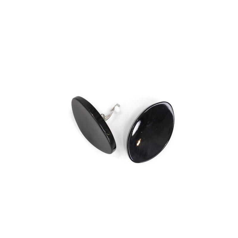 Zsiska – Oval Clip On Earrings