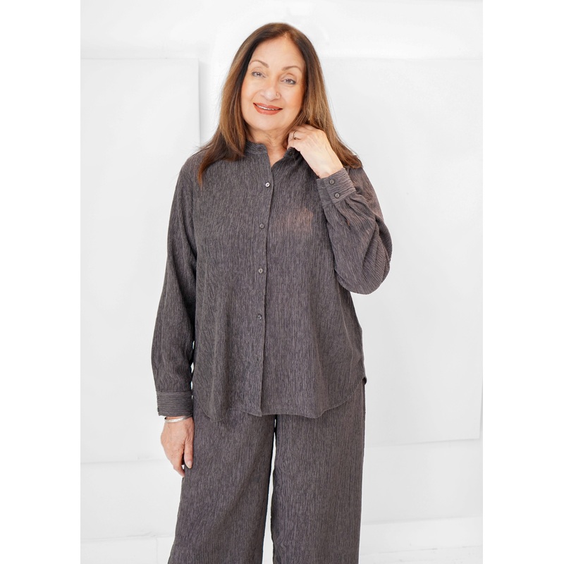 Eileen Fisher – Woven Pliss Band Collar Shirt