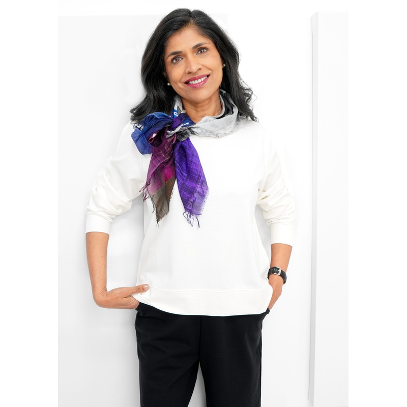 Suzi Roher – Lily A La Mode Scarf