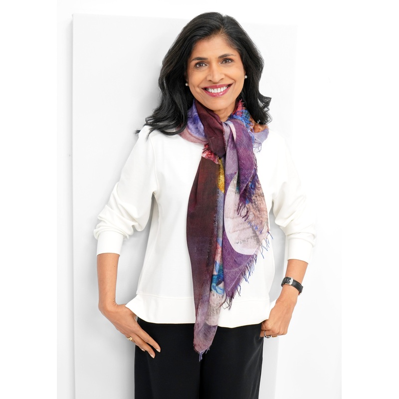Suzi Roher – Lily Collective Effervescence Scarf