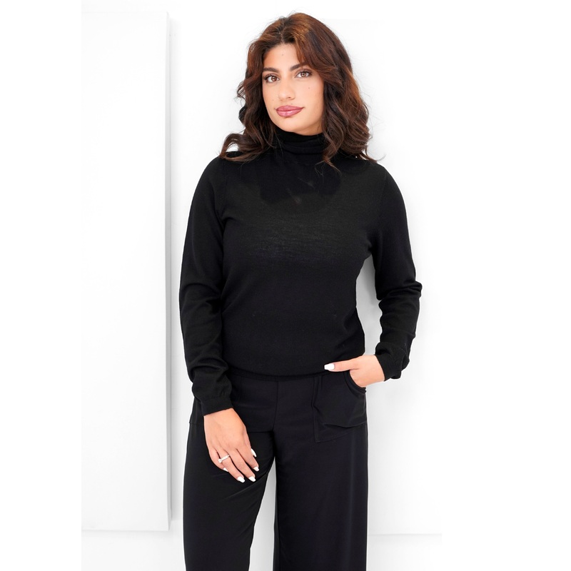Carre Noir – Merino Wool Turtleneck